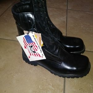 Vibram black boots
